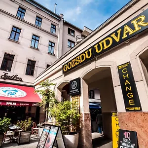Apartment Corbie Downtown, Budapest